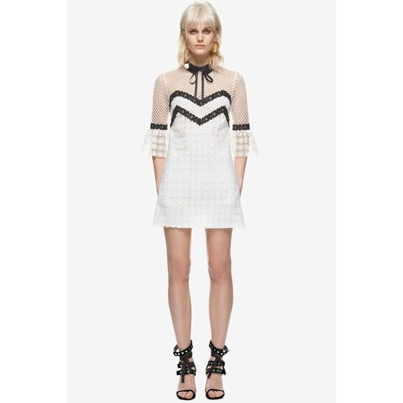 Avantlook Monochrome Petal Mini Lace Dress Size S - Picture 2 of 12